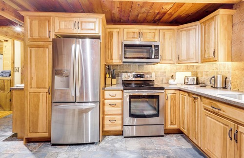 Queensbury Cottage | 7 Mi to Glens Falls: Peaceful Retreat w/Game Room