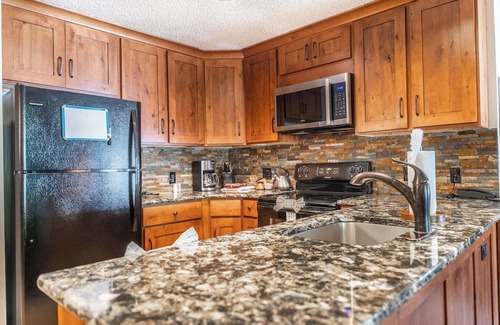 Four O'Clock Apartment | Pine Ridge #14b