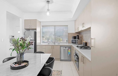 Armadale House | Best Location Armadale Sleeps 6