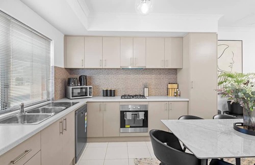 Armadale House | Best Location Armadale Sleeps 6