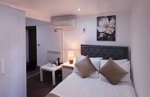 Stotfold Hotel | THE COURTYARD LODGE