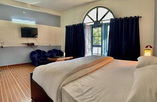 Pithoragarh Hotel | Pine Resort