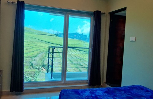 West Mere Hotel | Rose garden enclave for families