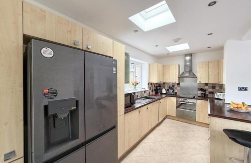 Farnborough and Crofton Apartment | Bassetts House - Mins to Central London