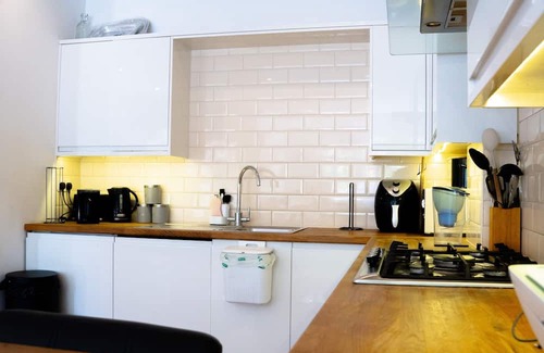 London Borough of Bromley Apartment | Cleave House - Stylish & Chic 3 Bed House Mins From Central London
