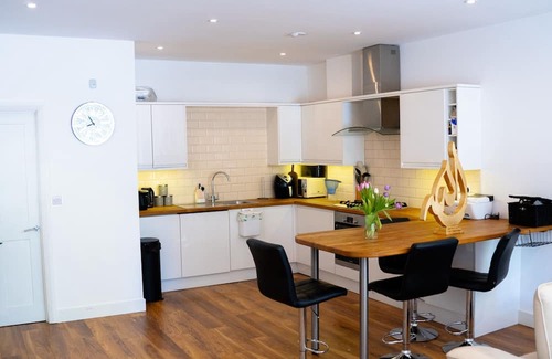 London Borough of Bromley Apartment | Cleave House - Stylish & Chic 3 Bed House Mins From Central London