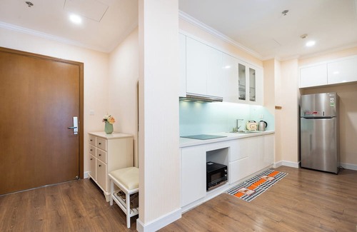 District 9 Apartment | Lumière Riverside by Urban Home