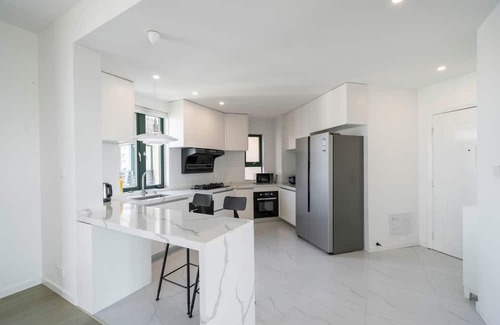 Xujiahui Bed & Breakfast | Tyms Elegant 4BR 2BA Apt Xujiahui Malls