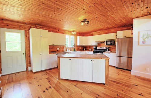 Wakefield House | L'Auberge des Collines Full Guest Suite
