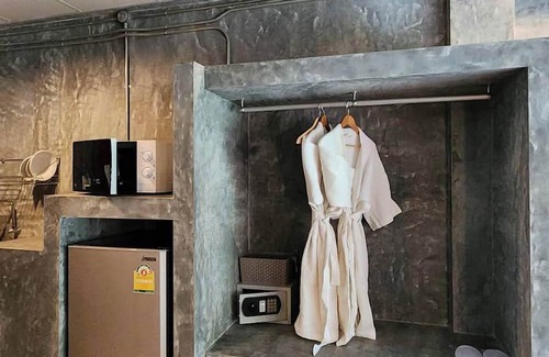 Chang Phueak Hotel | stucco loft residency