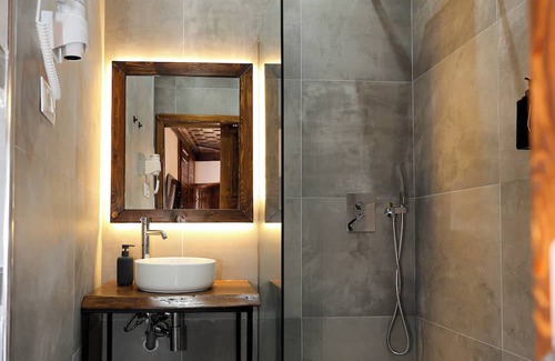 Berat Hotel | Oda e Gurit Boutique Hotel