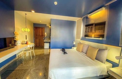Talat Nuea House | Room-hotel With Balcony in Phukettown