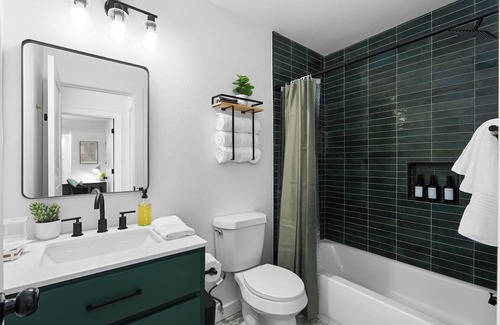 South Lamar House | Prime Location Zilker Park & SoCo Chic