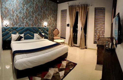 Varanasi Hotel | Hotel The Pinaki stay
