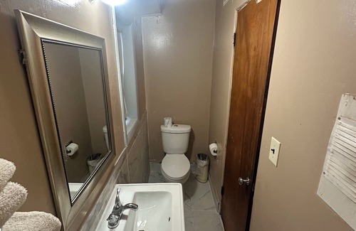 Paris Hotel | Oasis Inn Kenosha