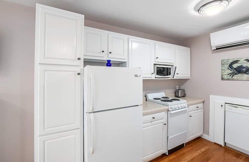 Saugatuck Apartment | Riverview
