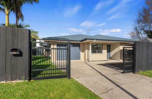 Papamoa Beach House | Papamoa Waves - Seaside Getaway