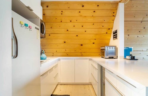 Pine Cove Apartment | Dog Friendly A-frame Hot Tub Nature Views