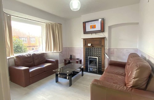 Newcastle-upon-Tyne House | Newcastle Tranquil Terrace Retreat