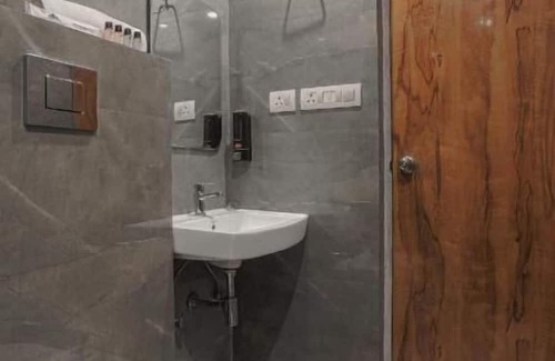 Mahmoorganj Hotel | Perfectstayz Premium Varanasi