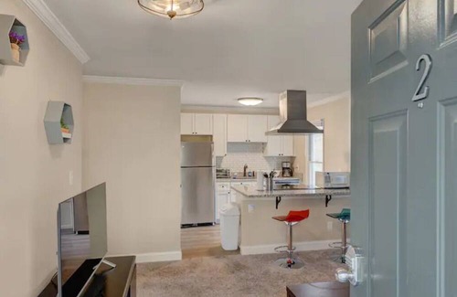 Durham Apartment | Tiger Lilly - Duke & Downtown 2 Bedroom Apts by Quantum Suites