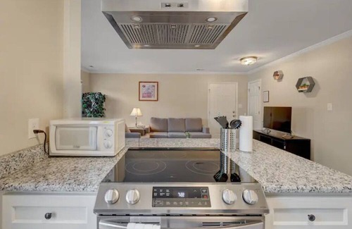 Durham Apartment | Tiger Lilly - Duke & Downtown 2 Bedroom Apts by Quantum Suites