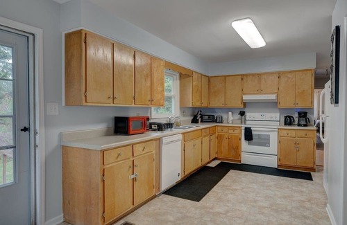 Durham House | Shirley St At Duke Medical Pavilion 3 Bedroom Home by Quantum Suites