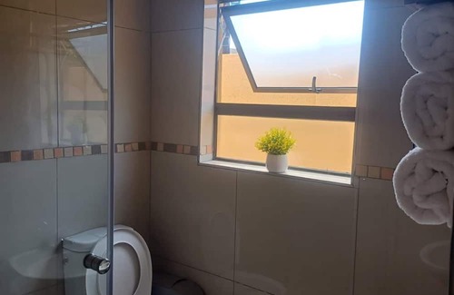 Acornhoek House | Aza Guesthouse