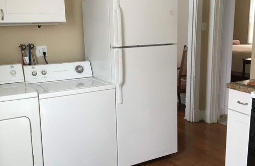 Forest Hills Apartment | Charming 2-bedrm apt convenient to DT Pgh, Universities, Monroeville,O-S Parking