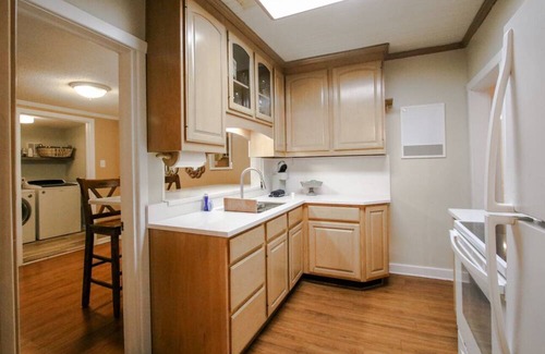 Richmond Hill House | Charming cottage with room for 6. Fenced backyard and covered parking.
