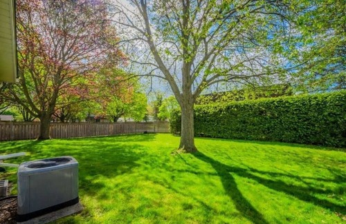Waterloo House | Dunvegan Place, Newly Renovated House Close to Schools and parks