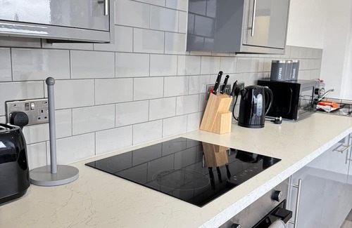 Yeadon Apartment | Business l Leisure l Contractors