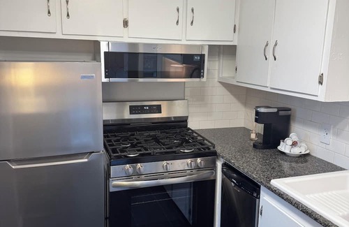 Downtown Omaha Apartment | Charming newly furnished Midtown colonial 5 minutes from UNMC, UNO, Blackstone.