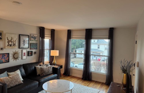Downtown Omaha Apartment | Charming newly furnished Midtown colonial 5 minutes from UNMC, UNO, Blackstone.