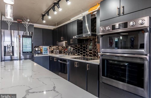 Dunn Loring Condo | Centrally Located Luxury Modern 2 Bed 2 Bath Condo in the Heart of Tysons!