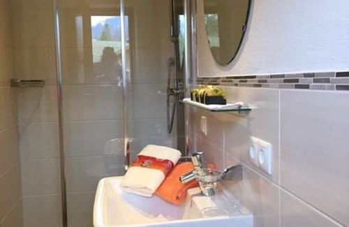 Wallgau Apartment | "No. 5" double room with shower, WC - Neuner, Gästehaus Ulrich
