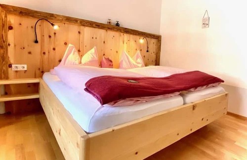 Wallgau Apartment | "No. 5" double room with shower, WC - Neuner, Gästehaus Ulrich