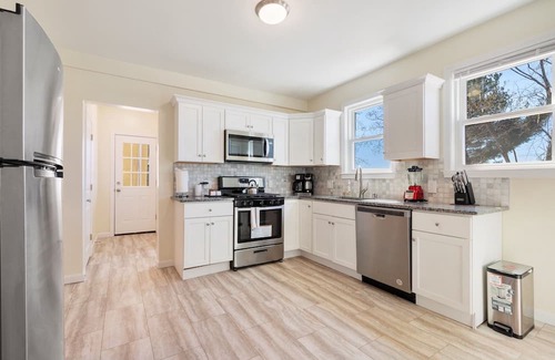 Dorchester Apartment | Spacious 2BR near UMASS | Savin hill | T Stop 9819
