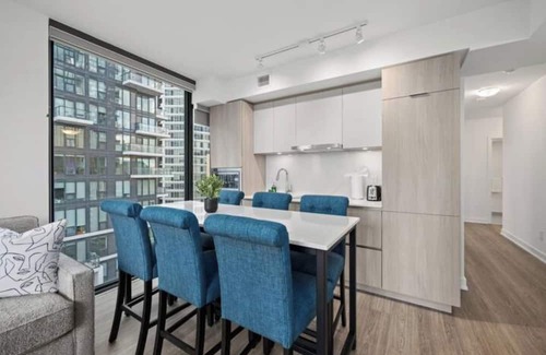 Garden District Condo | Modern Condo by Dundas Sq, 3BDR/2BTH + City Views