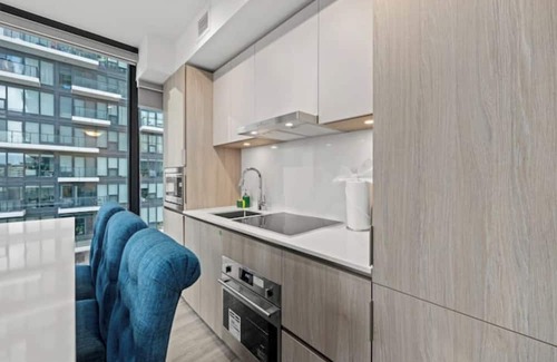 Garden District Condo | Modern Condo by Dundas Sq, 3BDR/2BTH + City Views