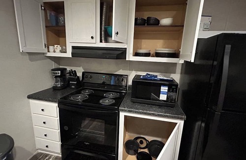 Pittsburg House | Charming 2-bedroom mobile home with AC and WiFi in London Built DEC 2024