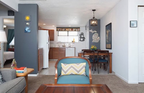 Wyoming Apartment | Charming 2-bedroom apartment with AC/Heating, WiFi in delightful Wyoming