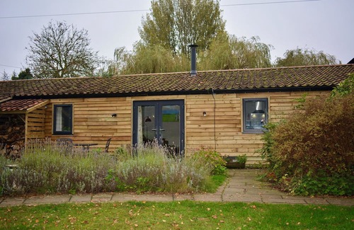 Woodhall Spa House | The Nook, a luxurious barn, only 10 minutes walk into the village,pet friendly