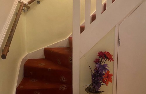 Weavers Apartment | Charming 4-bedroom Apartment in East London - Perfect City Getaway