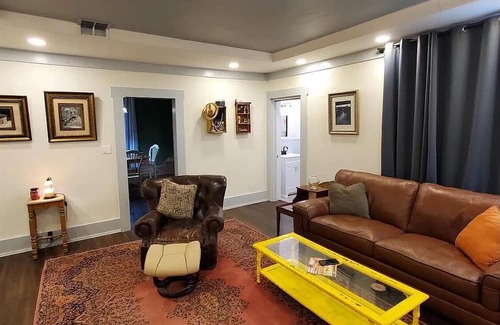 Vevay House | "The Little House on Pike"nCharming 2-bedroom house in wonderful Vevay.