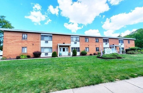 Garfield Heights Apartment | Newly Renovated - Beautiful 5 Star Apartment