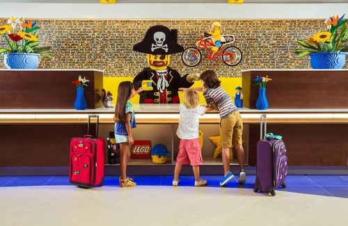 Cypress Gardens House | Beach Retreat Bungalow: Family Joy, LEGO Surprises, Steps from the Waterpark