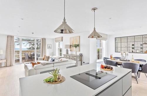 Carlyon Bay Apartment | Luxury for 6 near Fowey & Eden Project - Beach & Golf
