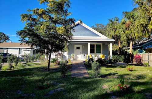 Bayou Oaks House | Central 2Bd 2Bth on the Cultural Coast