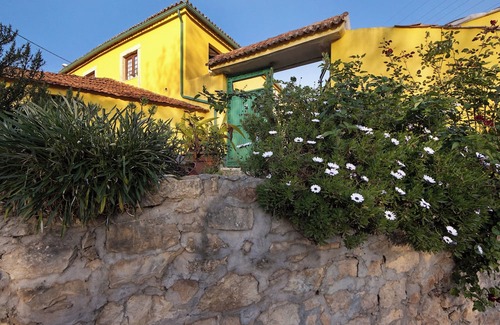 Coimbra Apartment | Room 'Quarto 3 Rc - Quinta Df' with Mountain View, Wi-Fi and Air Conditioning
